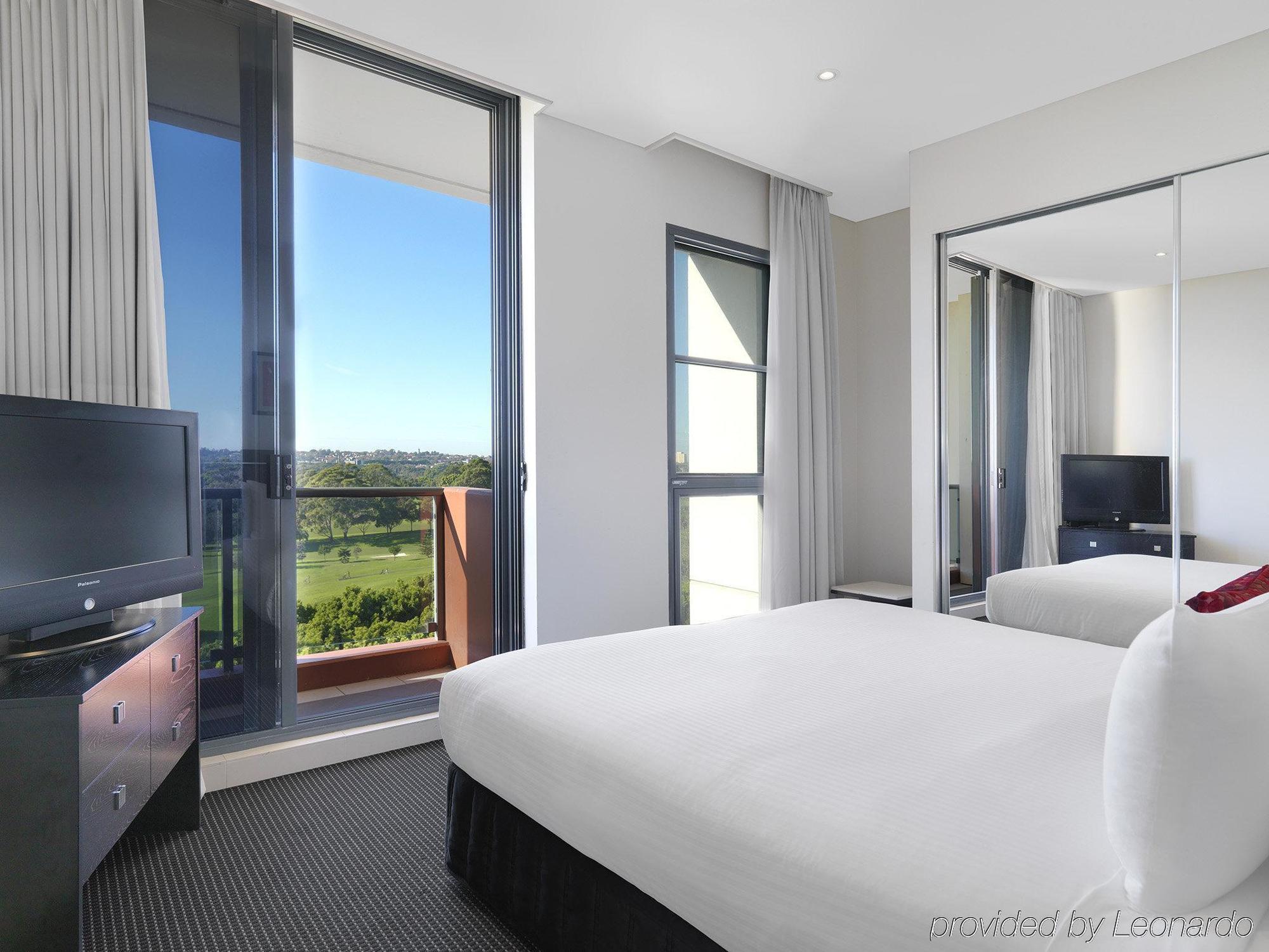 Meriton Suites Waterloo Sydney Exterior photo