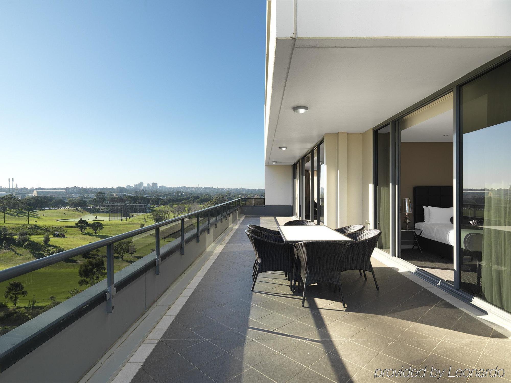 Meriton Suites Waterloo Sydney Exterior photo